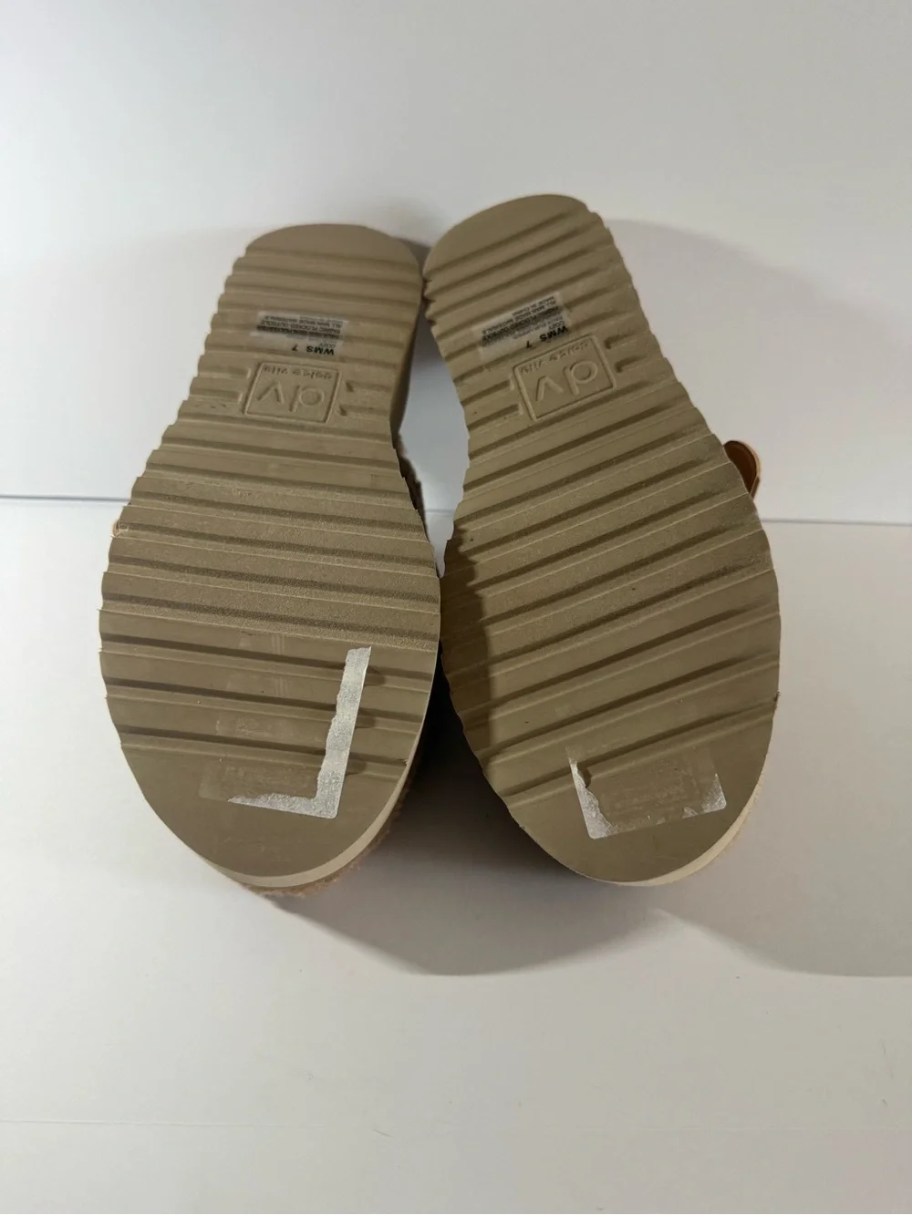 DV by Dolce Vita women’s Beige Sherpa Buckle Slip-Ons size 7